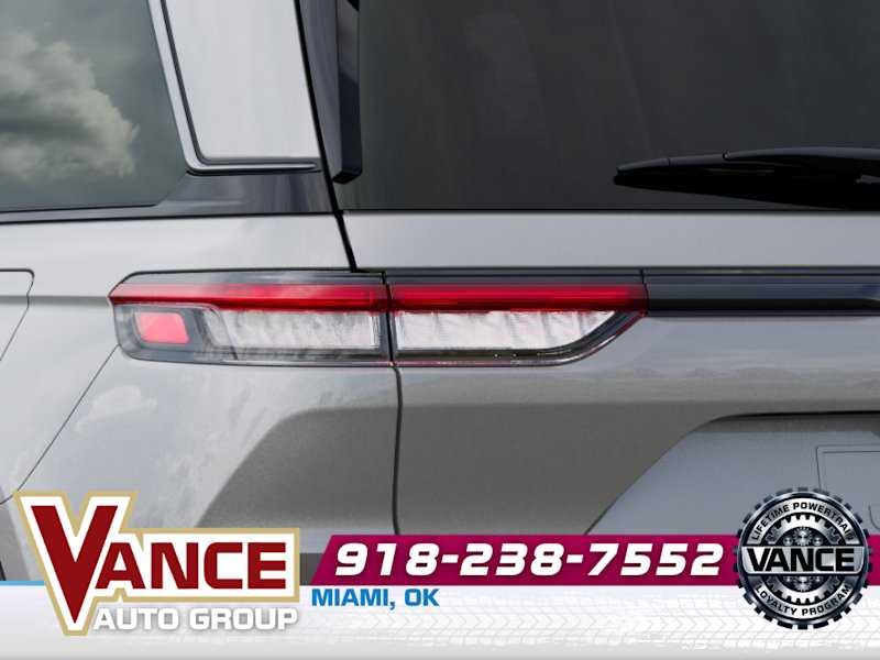 2026 Jeep Grand Cherokee Laredo Altitude