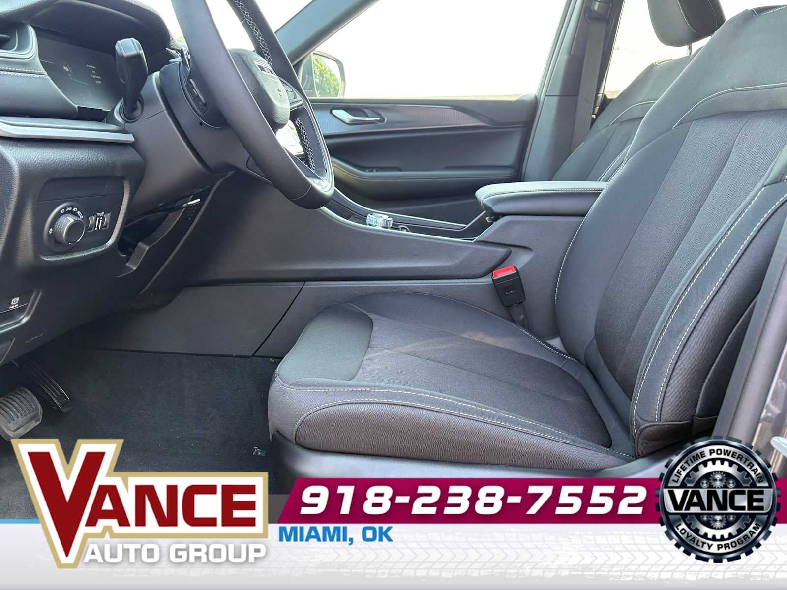 2025 Jeep Grand Cherokee L GRAND CHEROKEE L LAREDO X 4X4