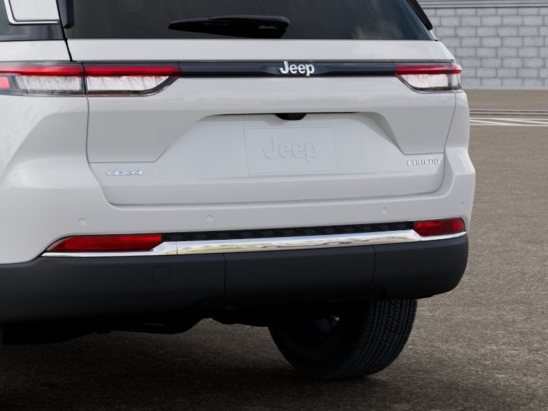 2027 Jeep Grand Cherokee Laredo