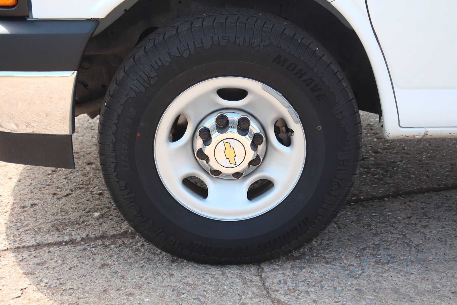 2025 Chevrolet Express Passenger LT