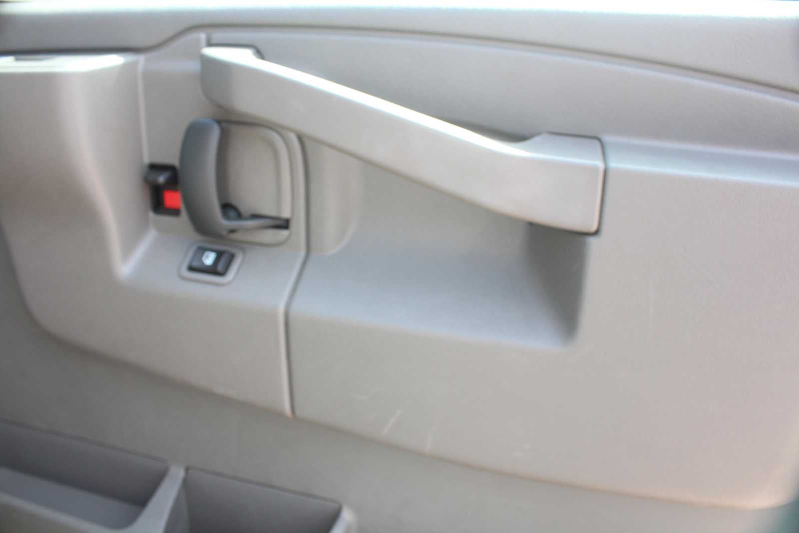 2025 Chevrolet Express Passenger LT