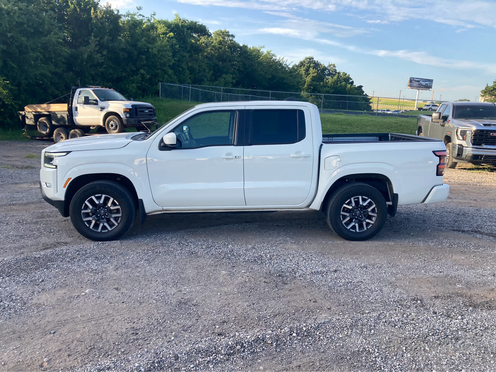 2023 Nissan Frontier SV