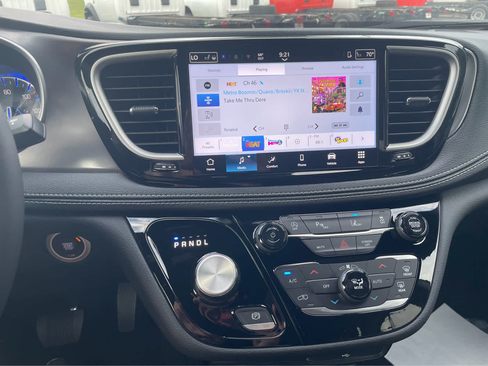 2026 Chrysler Pacifica Select