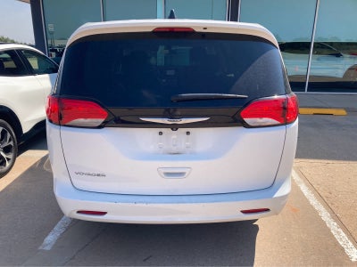 2022 Chrysler Voyager LX