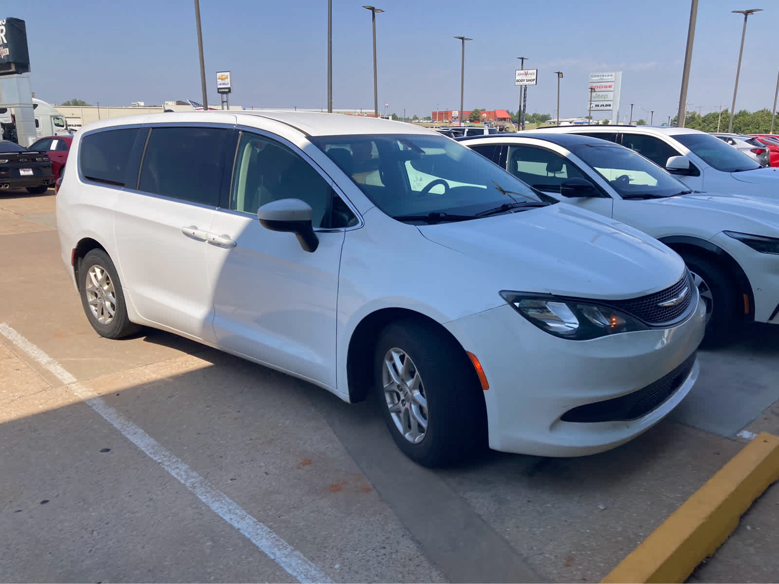 2022 Chrysler Voyager LX