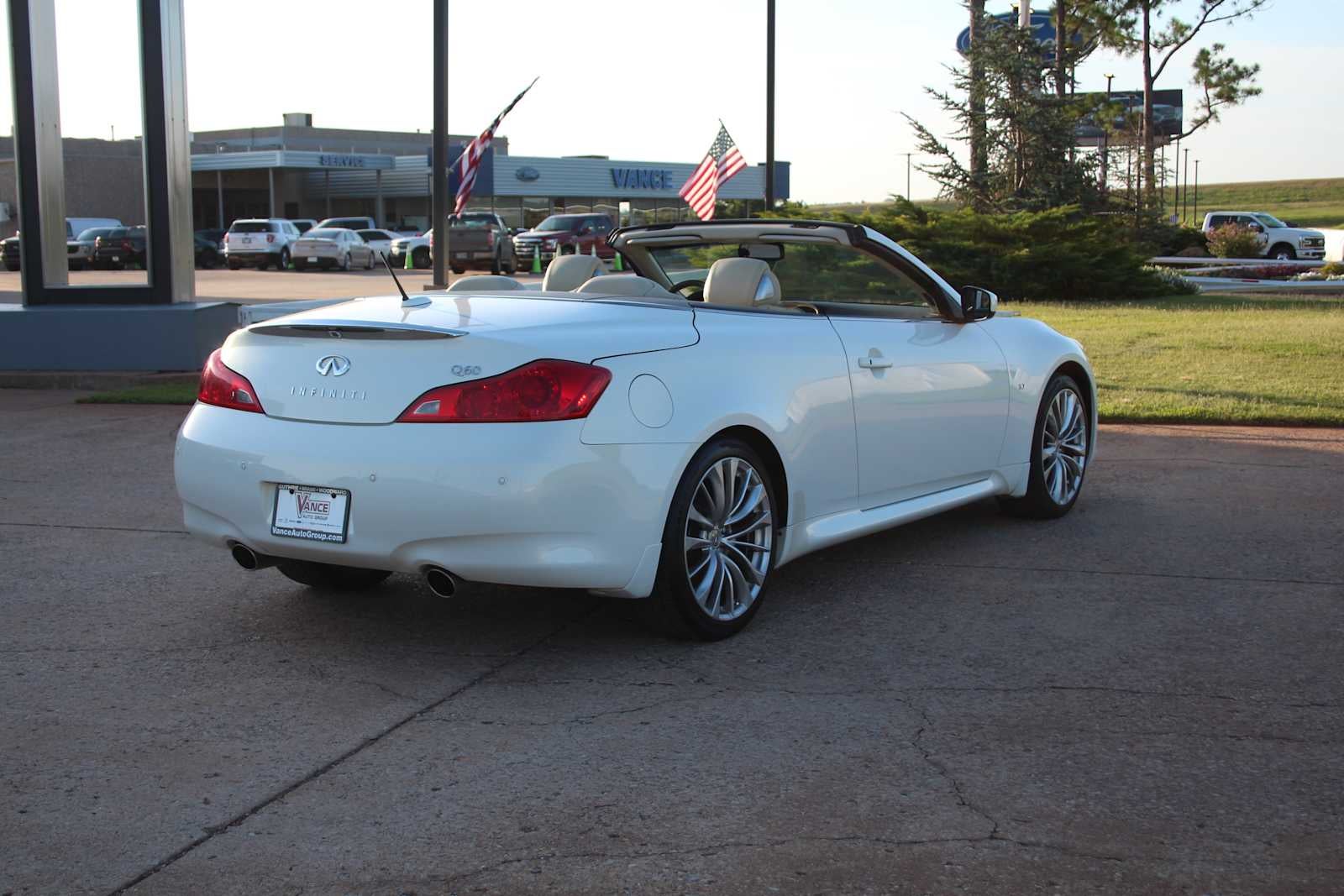 2014 INFINITI Q60 2dr