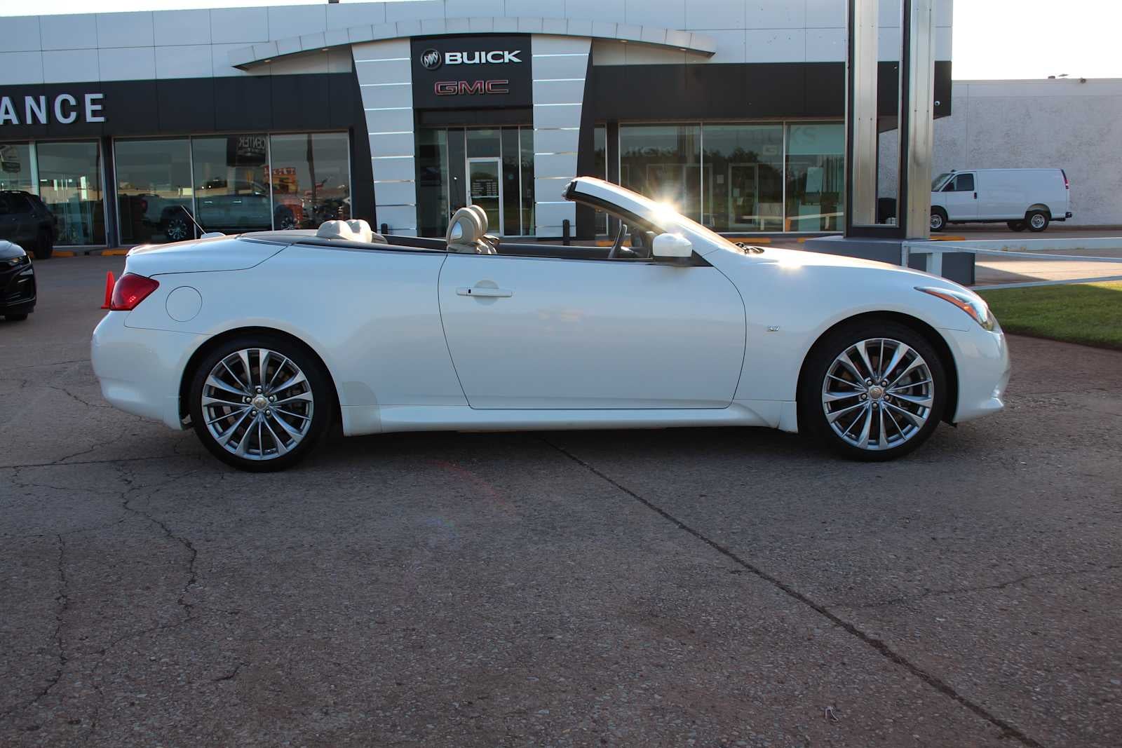 2014 INFINITI Q60 2dr