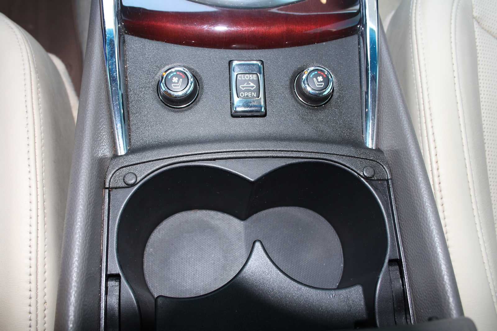 2014 INFINITI Q60 2dr
