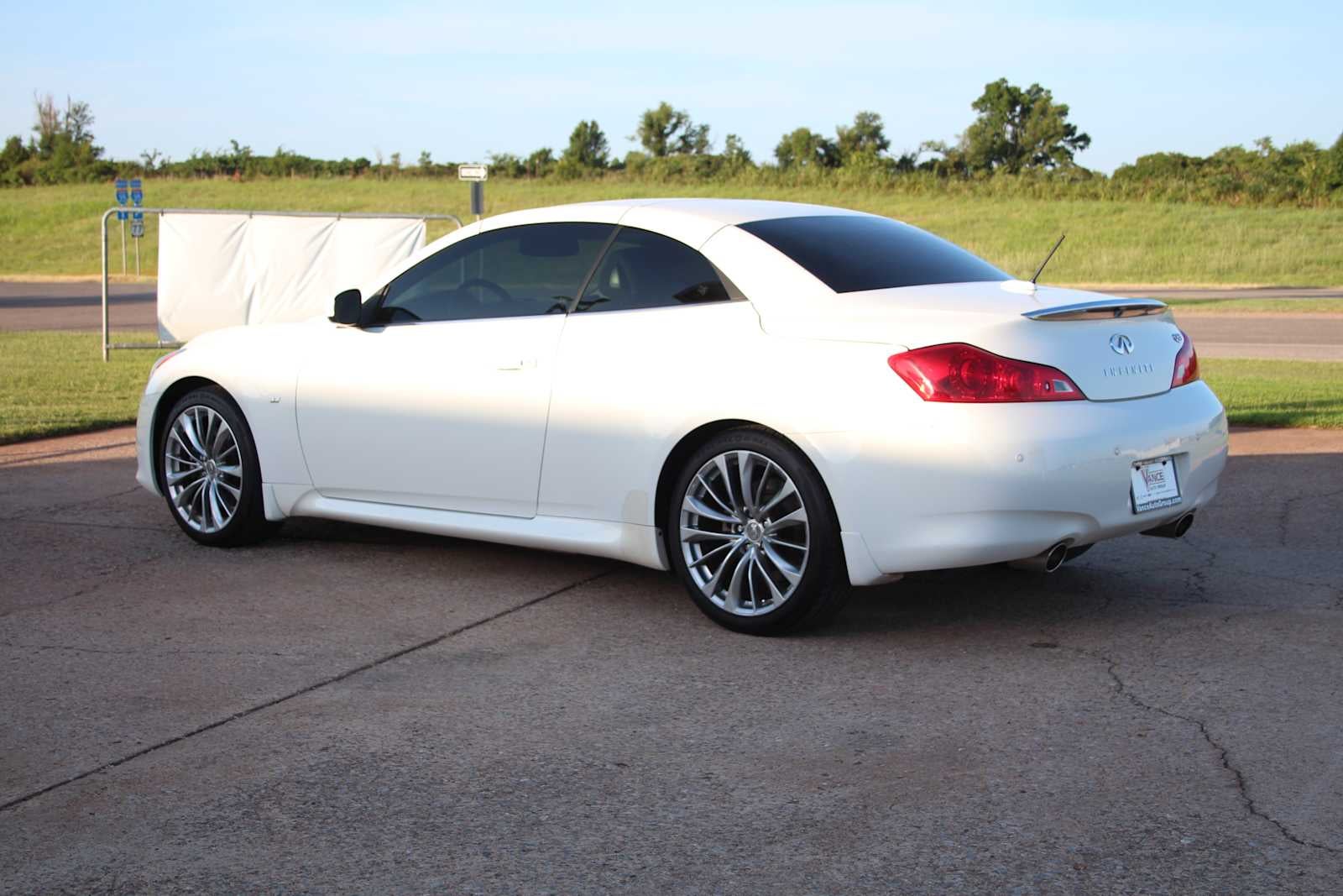2014 INFINITI Q60 2dr