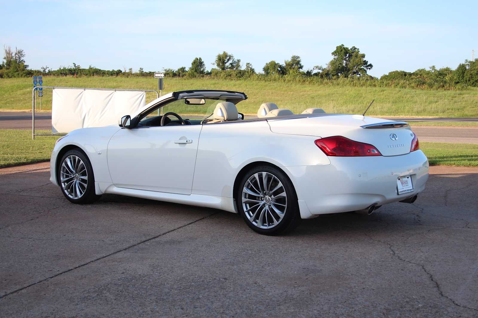 2014 INFINITI Q60 2dr
