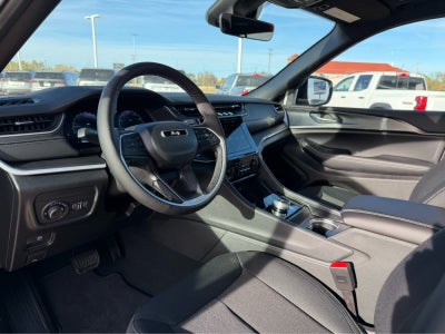 2025 Jeep Grand Cherokee GRAND CHEROKEE LAREDO X 4X4