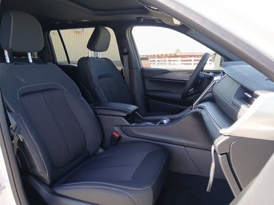 2025 Jeep Grand Cherokee L GRAND CHEROKEE L LAREDO X 4X4