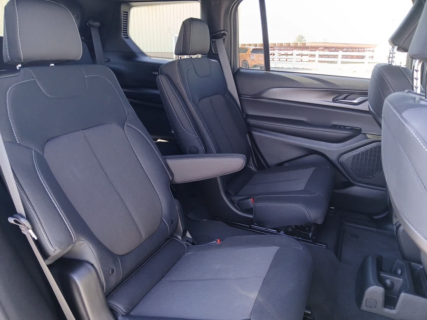 2025 Jeep Grand Cherokee L GRAND CHEROKEE L LAREDO X 4X4