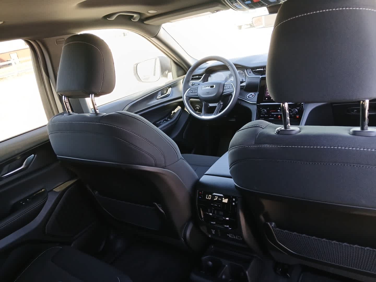 2025 Jeep Grand Cherokee L GRAND CHEROKEE L LAREDO X 4X4