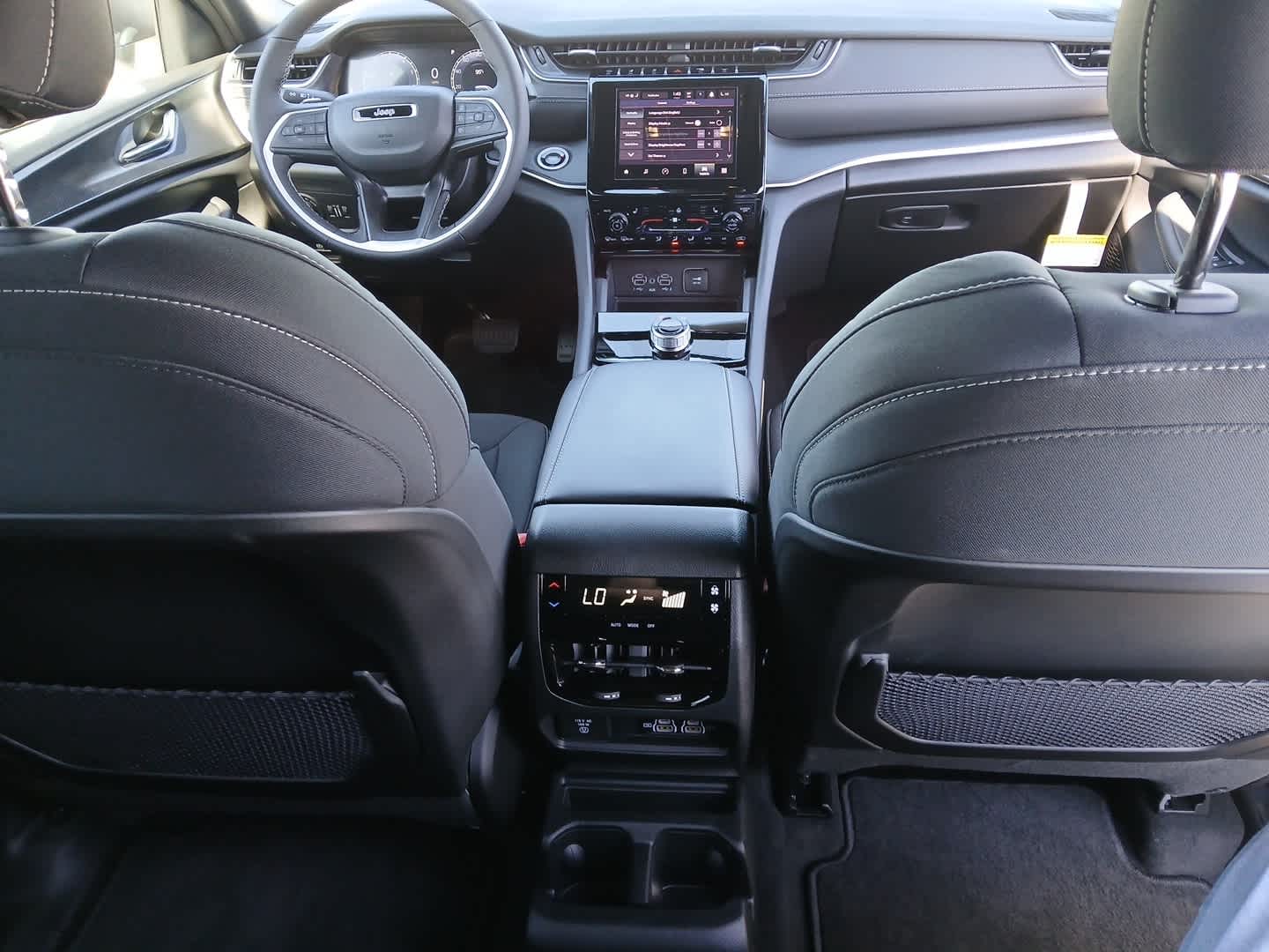 2025 Jeep Grand Cherokee L GRAND CHEROKEE L LAREDO X 4X4