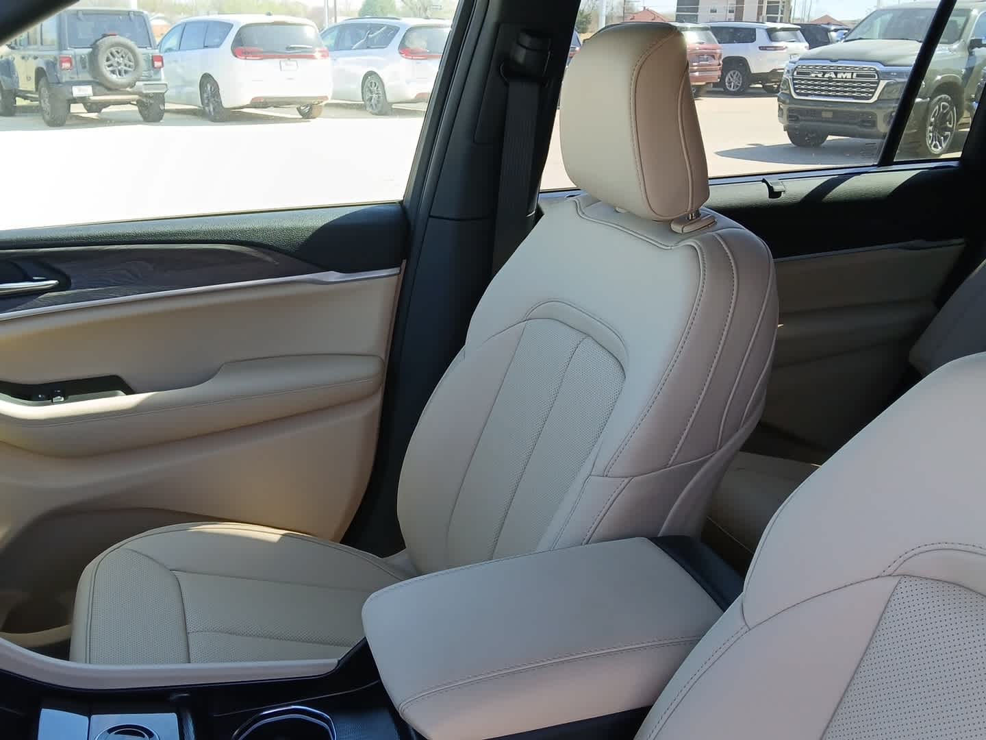 2025 Jeep Grand Cherokee L GRAND CHEROKEE L LIMITED 4X4