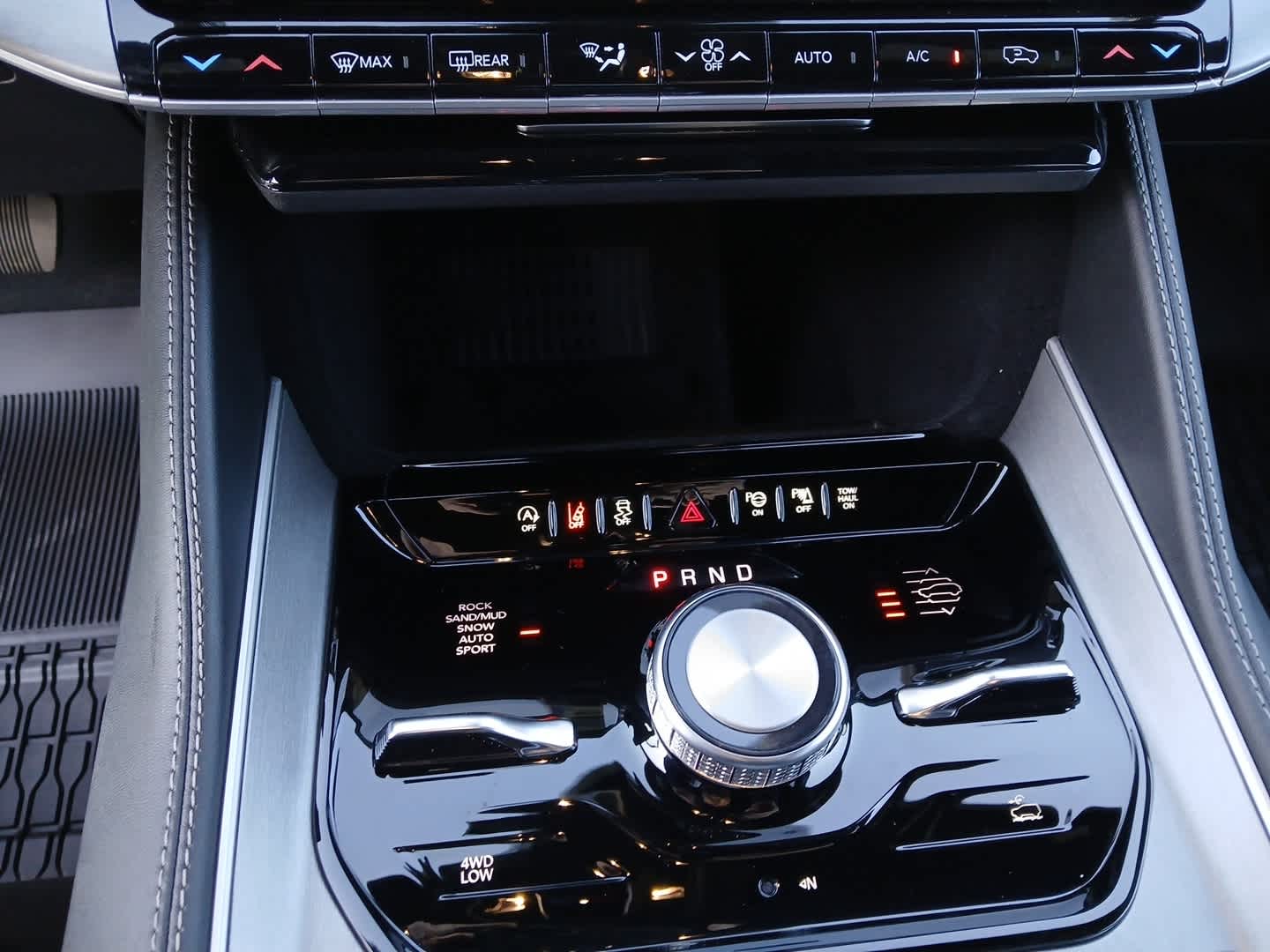 2026 Jeep Grand Wagoneer GRAND WAGONEER UPLAND 4X4