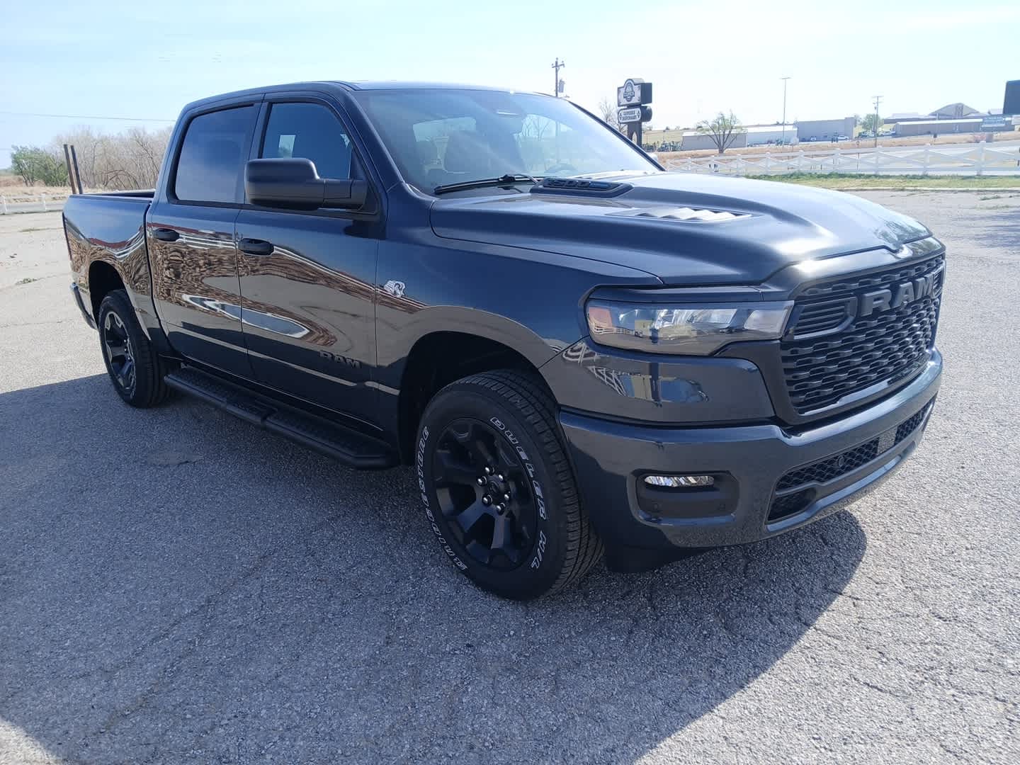2026 RAM Ram 1500 RAM 1500 EXPRESS CREW CAB 4X4 5'7' BOX