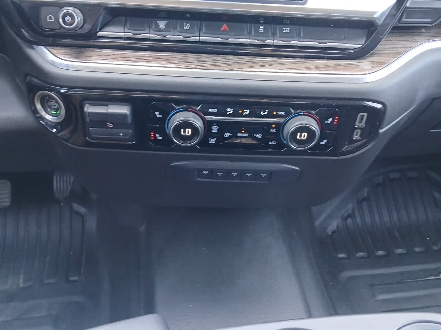 2024 Chevrolet Silverado 3500HD Chassis LT