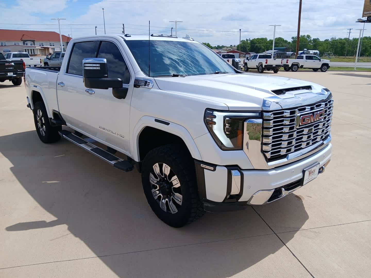 2024 GMC Sierra 2500HD 4WD Crew Cab Standard Bed Denali