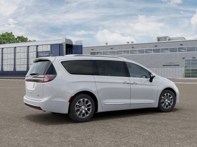 2025 Chrysler Pacifica Hybrid Pinnacle