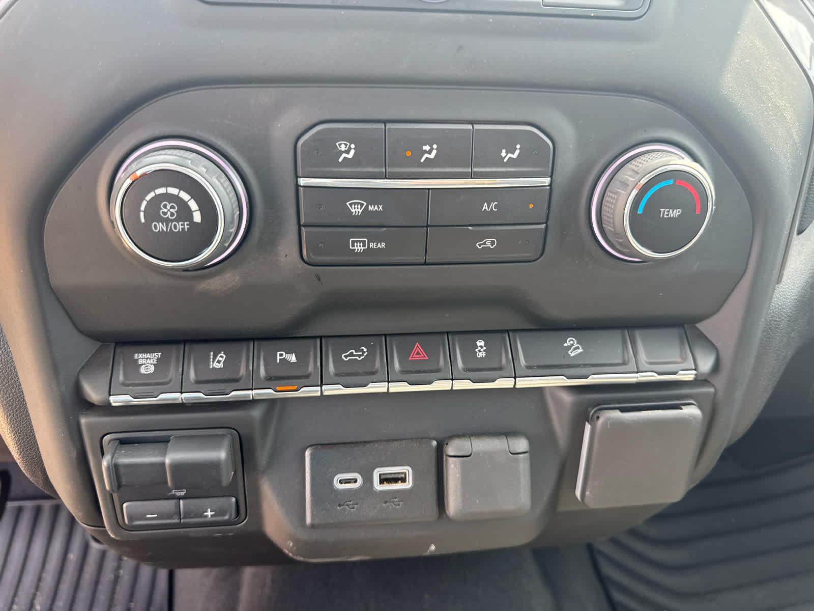 2024 Chevrolet Silverado 2500HD 4WD Crew Cab Standard Bed Custom
