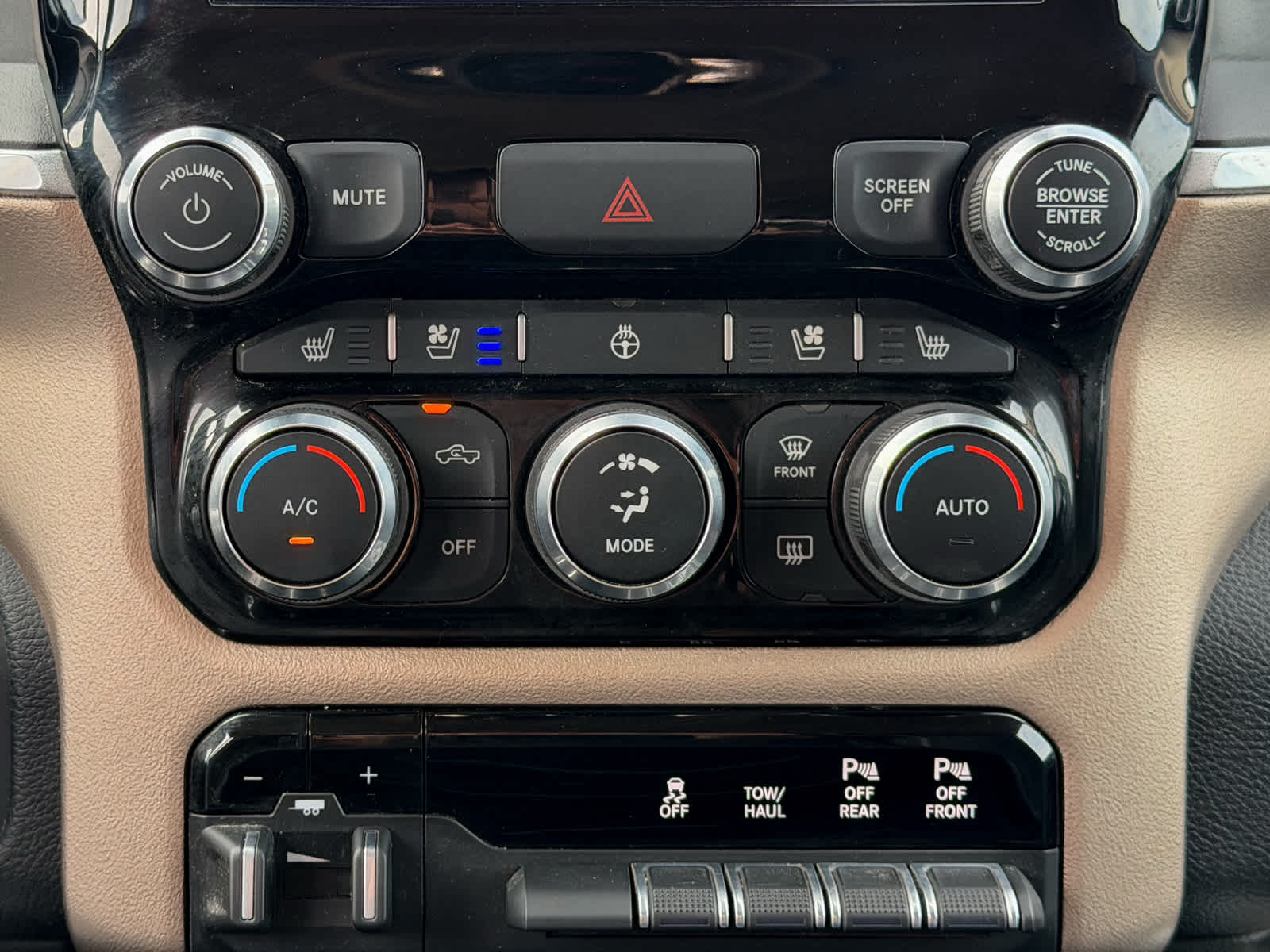 2020 RAM 3500 Laramie Crew Cab 4x4 8' Box