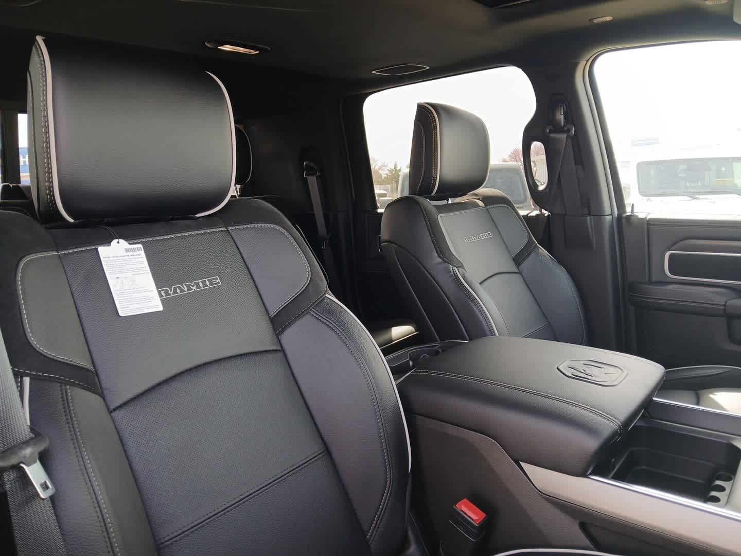 2026 RAM Ram 3500 RAM 3500 LARAMIE MEGA CAB 4X4 6'4' BOX