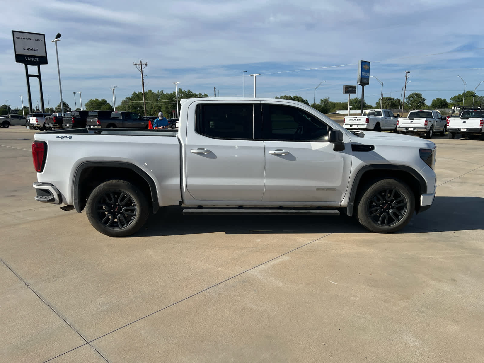 2023 GMC Sierra 1500 Elevation