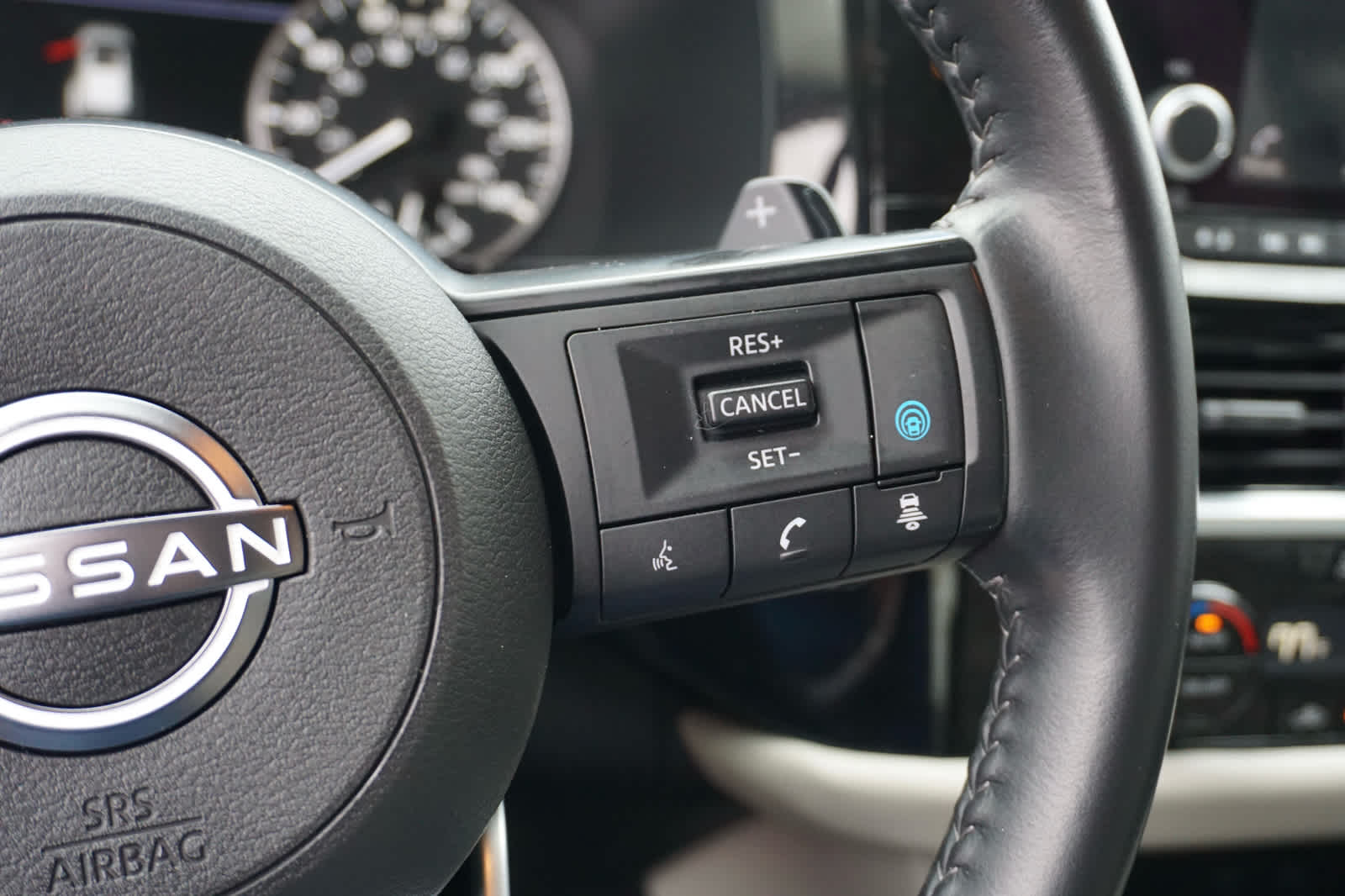 2024 Nissan Pathfinder SV 4WD