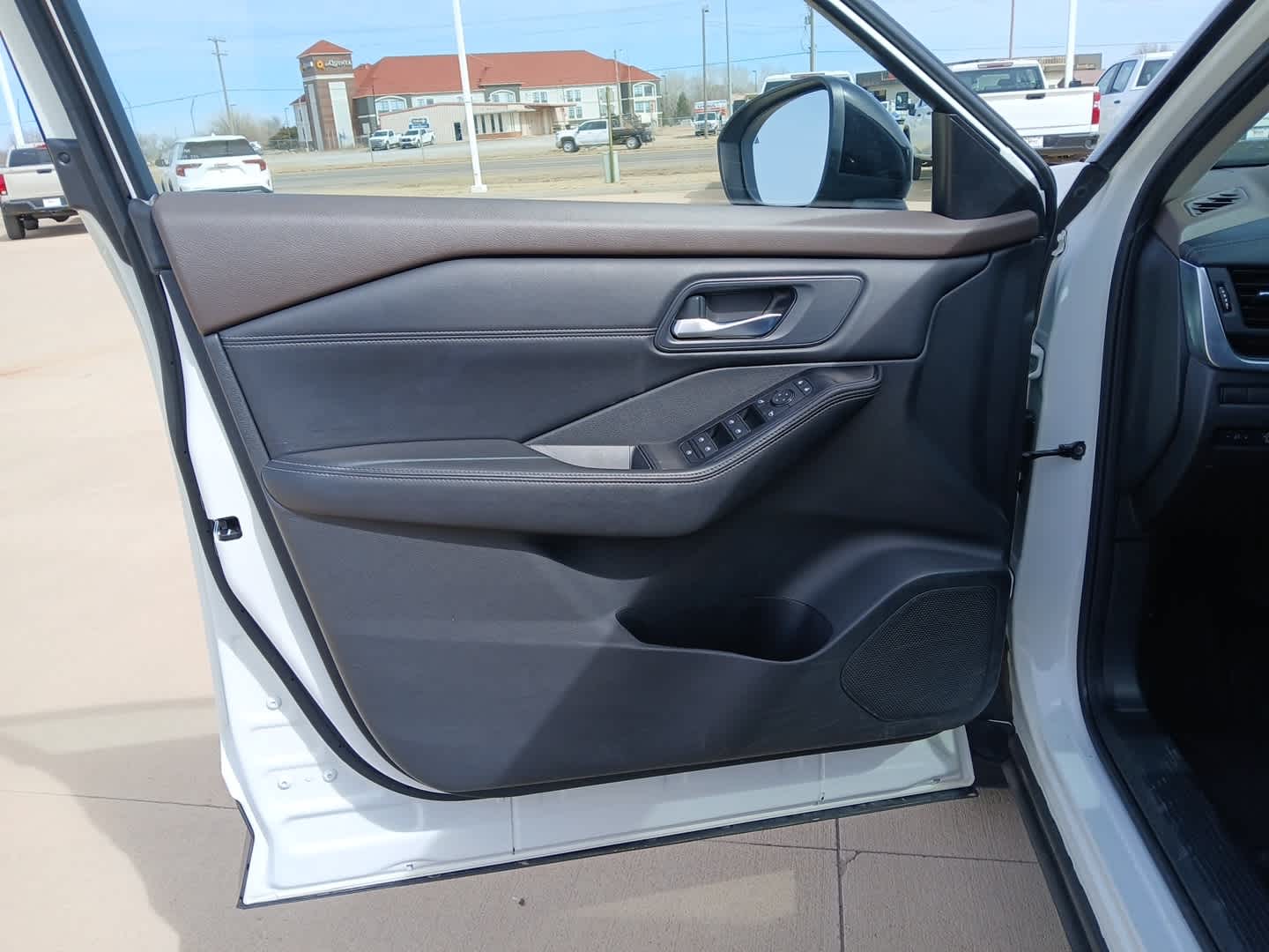 2023 Nissan Rogue SV FWD