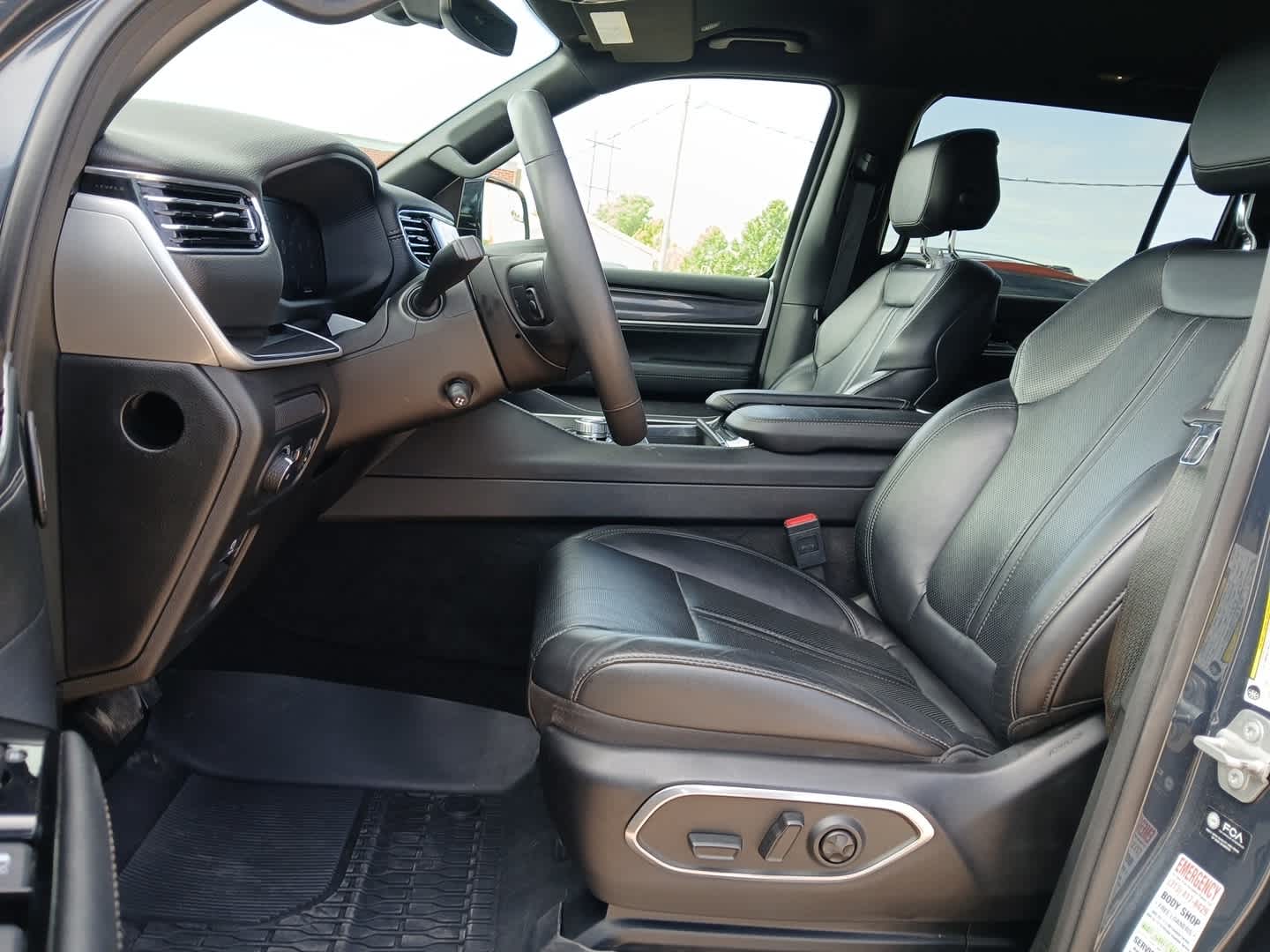 2024 Jeep Wagoneer Base
