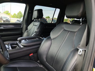 2024 Jeep Wagoneer Base
