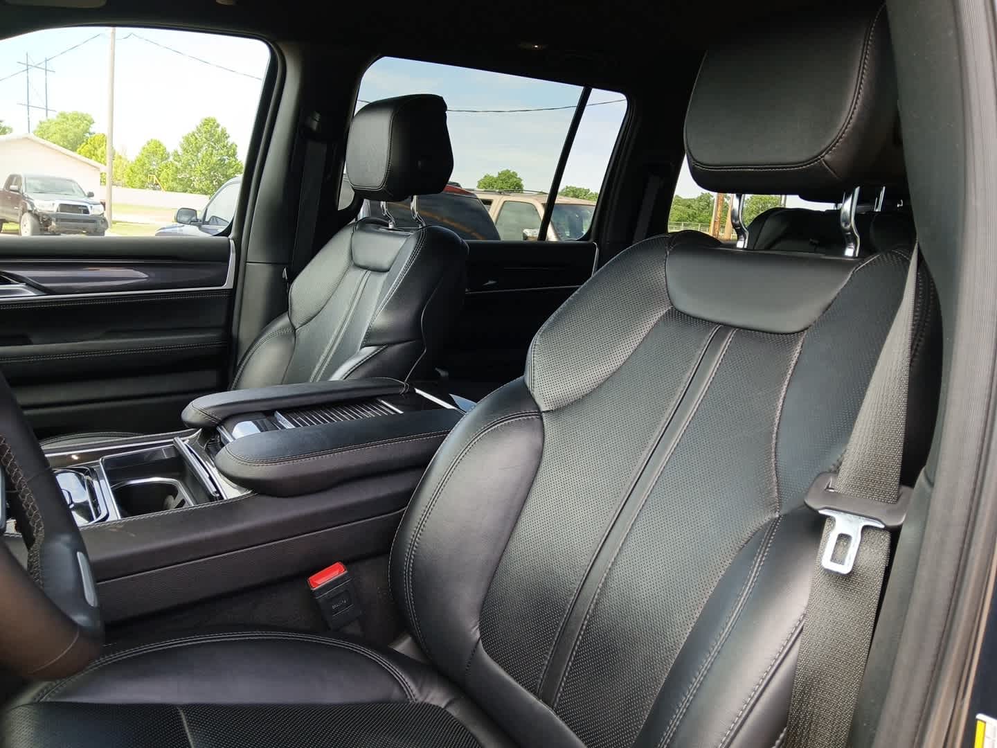 2024 Jeep Wagoneer Base