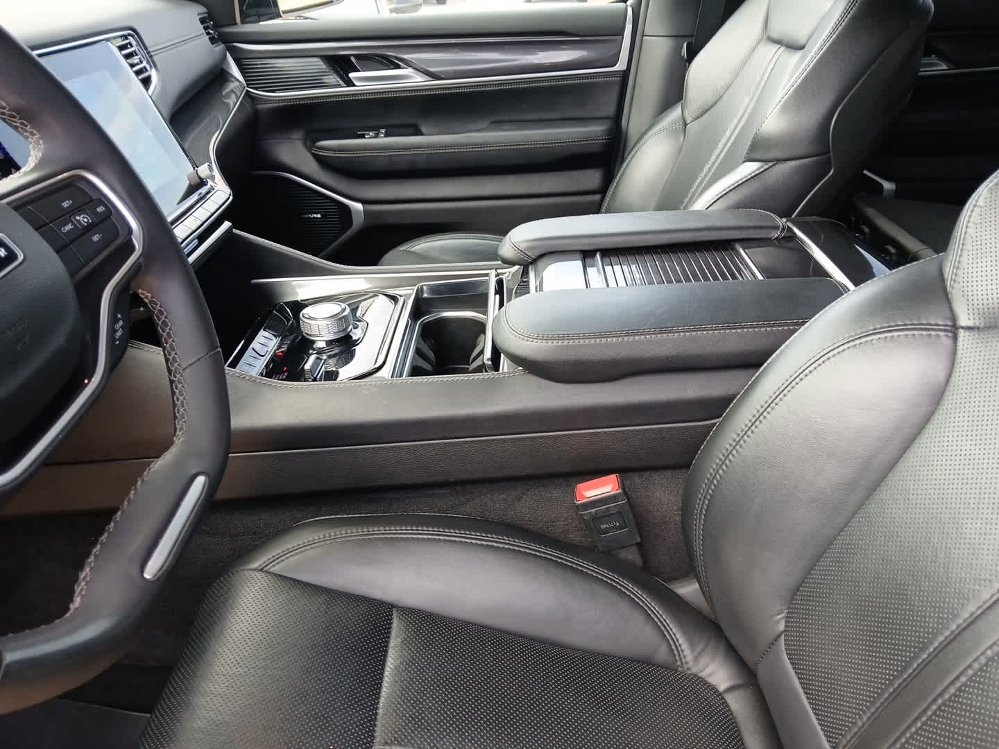 2024 Jeep Wagoneer Base