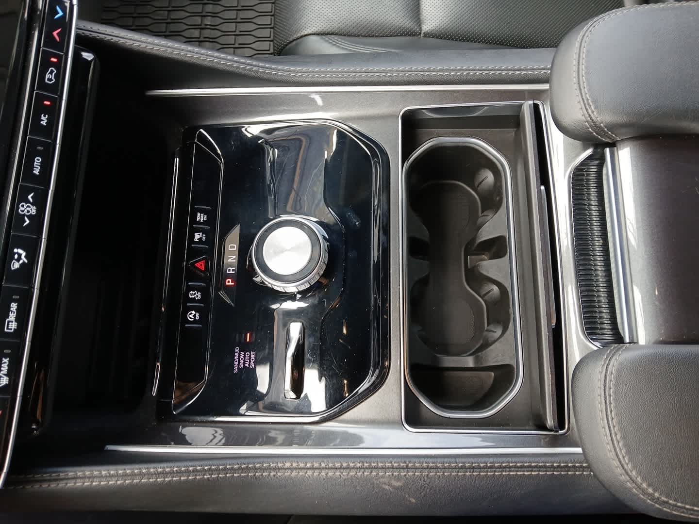 2024 Jeep Wagoneer Base