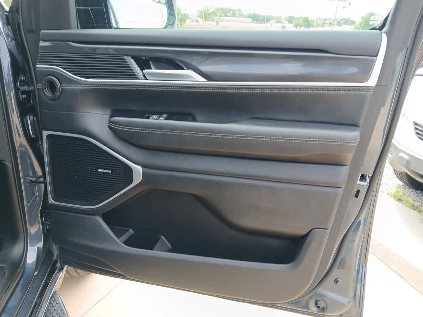 2024 Jeep Wagoneer Base
