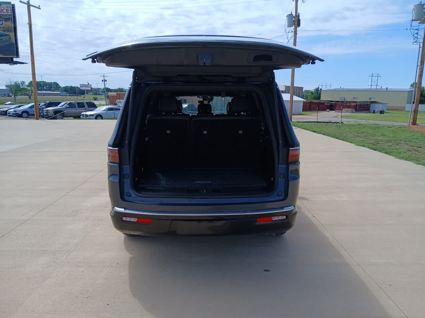 2024 Jeep Wagoneer Base