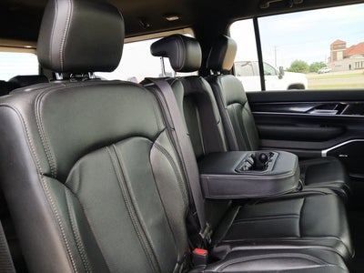2024 Jeep Wagoneer Base