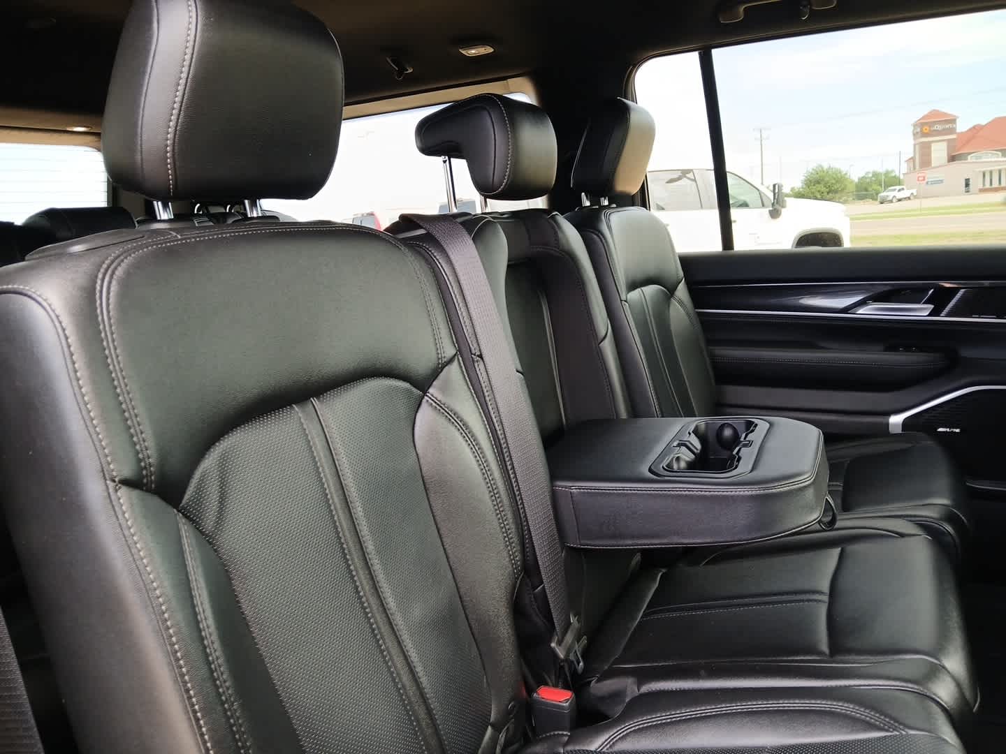 2024 Jeep Wagoneer Base