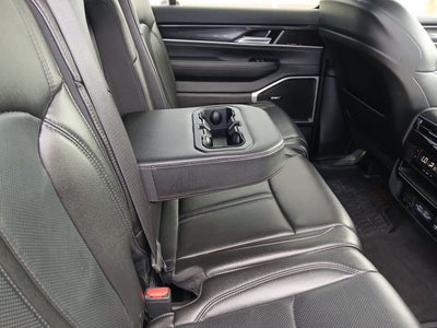 2024 Jeep Wagoneer Base