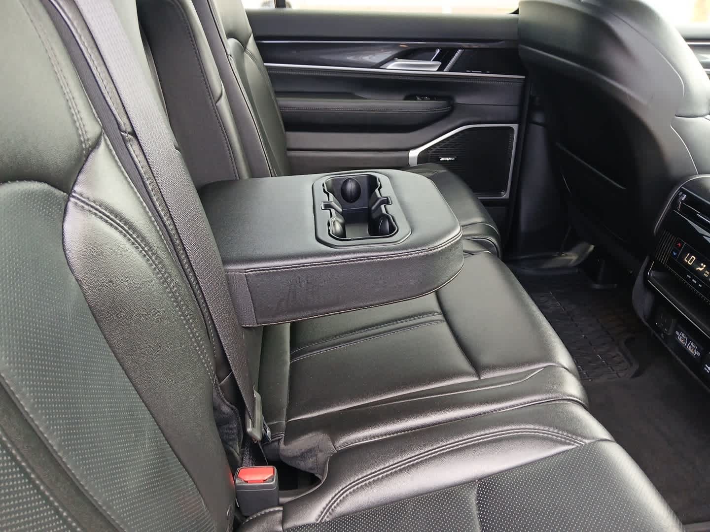 2024 Jeep Wagoneer Base