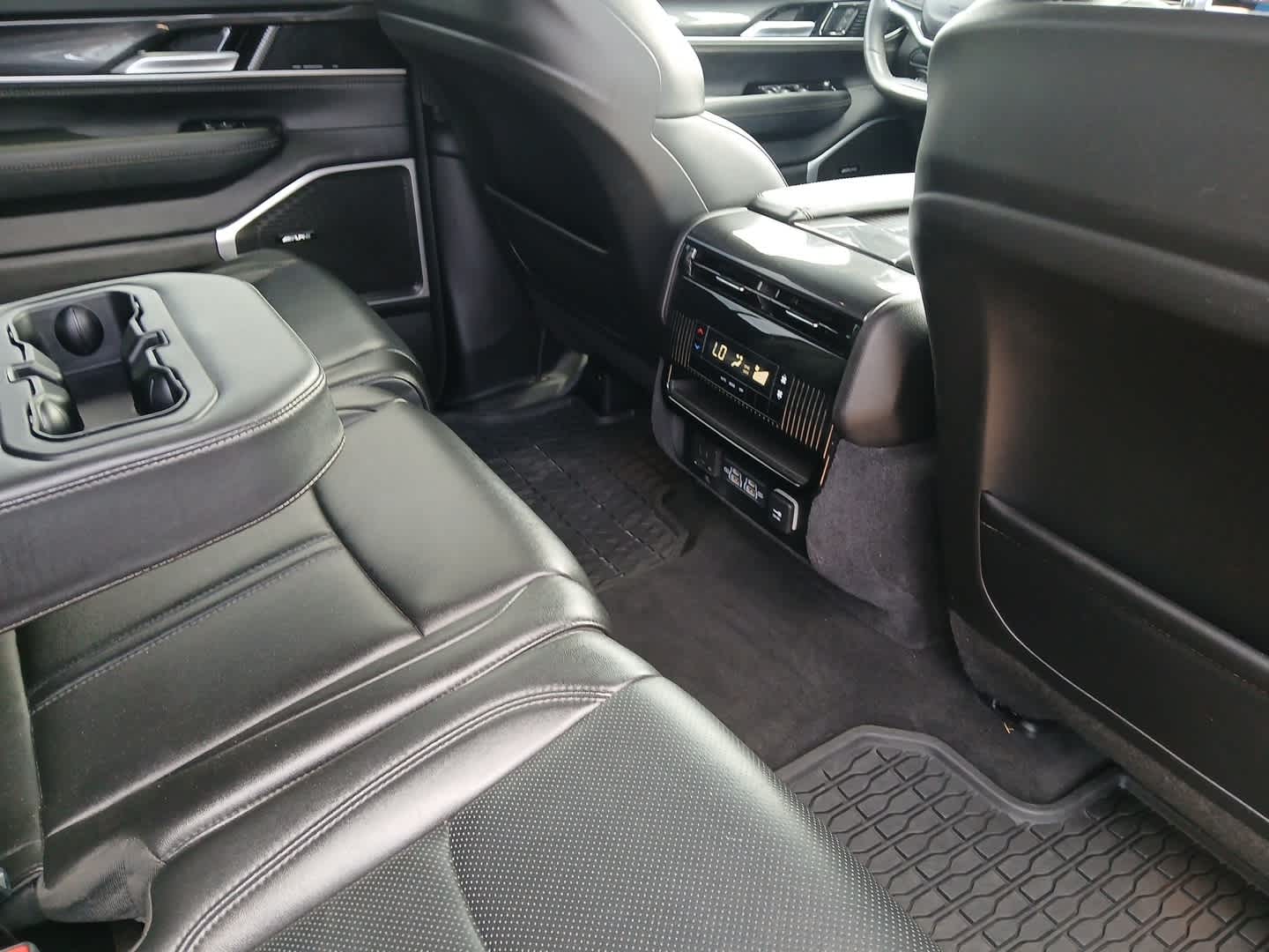 2024 Jeep Wagoneer Base
