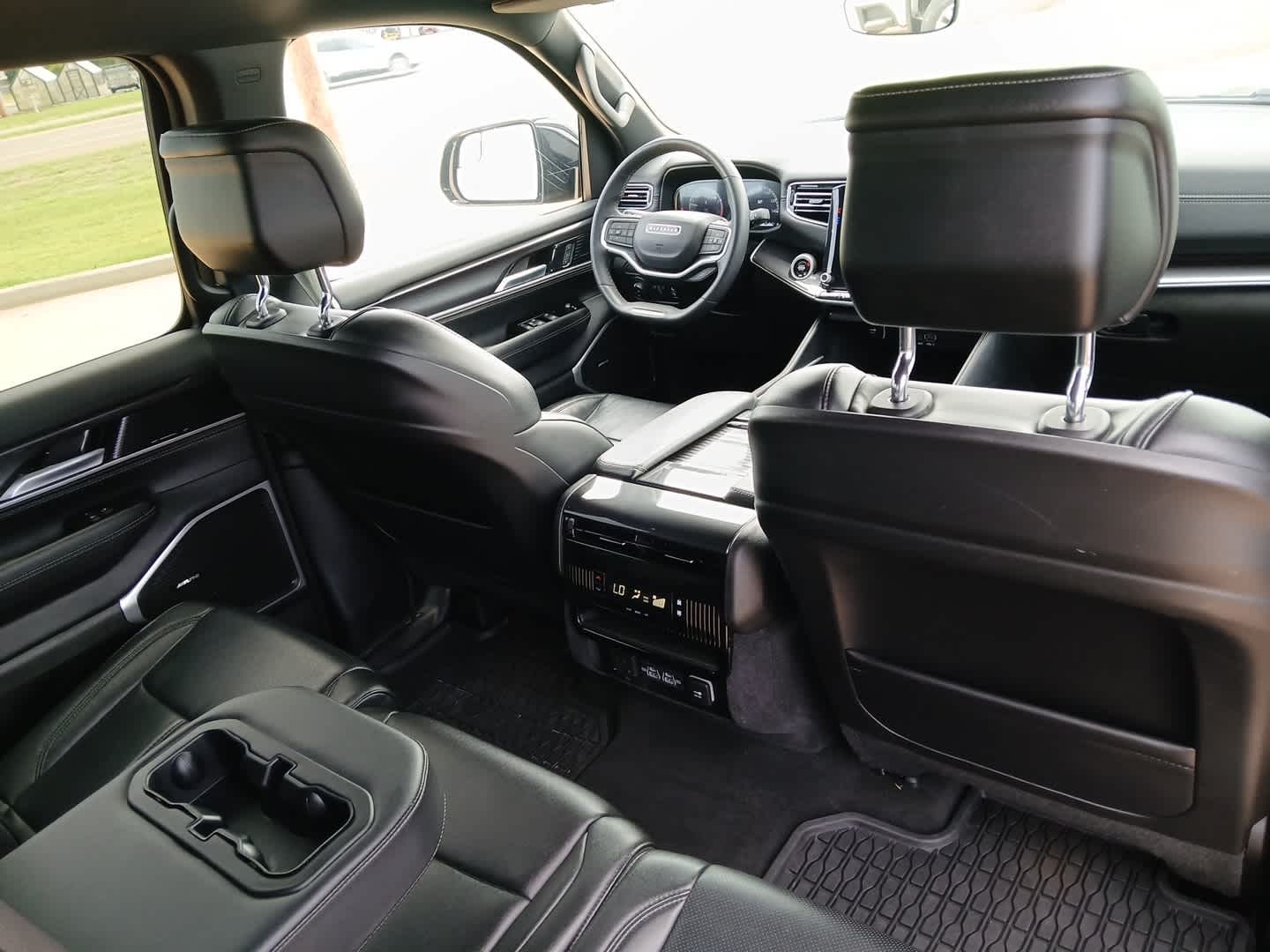 2024 Jeep Wagoneer Base