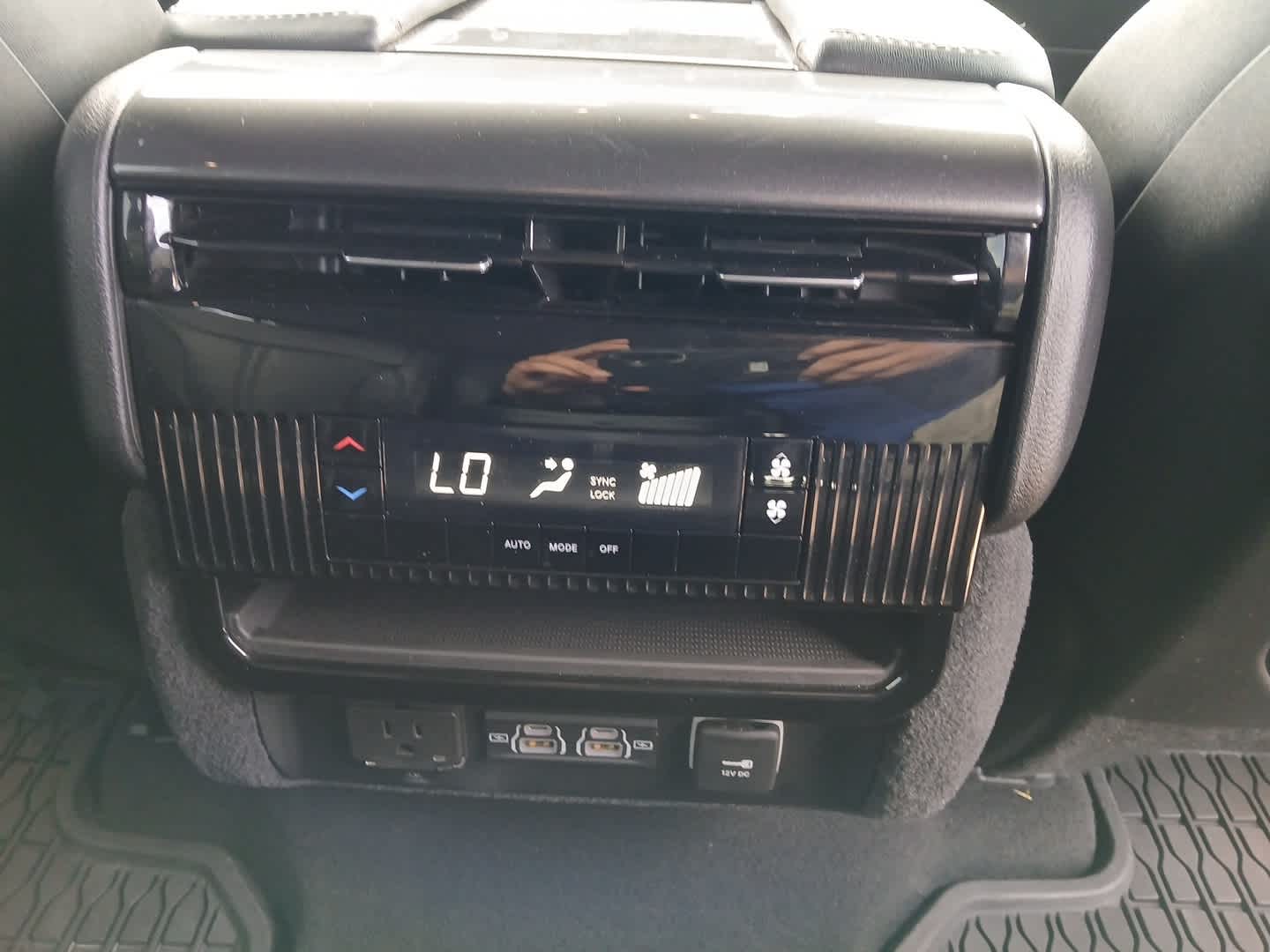 2024 Jeep Wagoneer Base