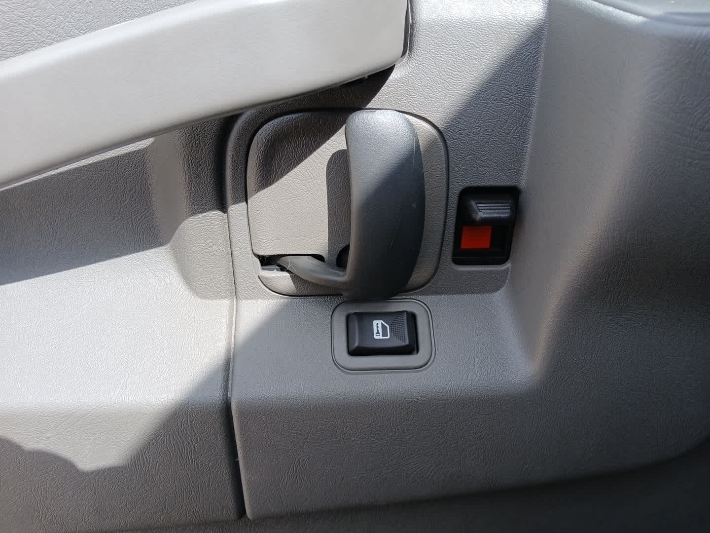 2025 Chevrolet Express Passenger 1LS