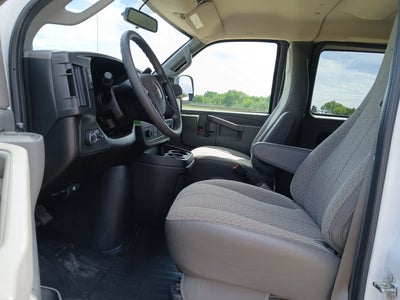 2025 Chevrolet Express Passenger 1LS