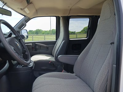 2025 Chevrolet Express Passenger 1LS