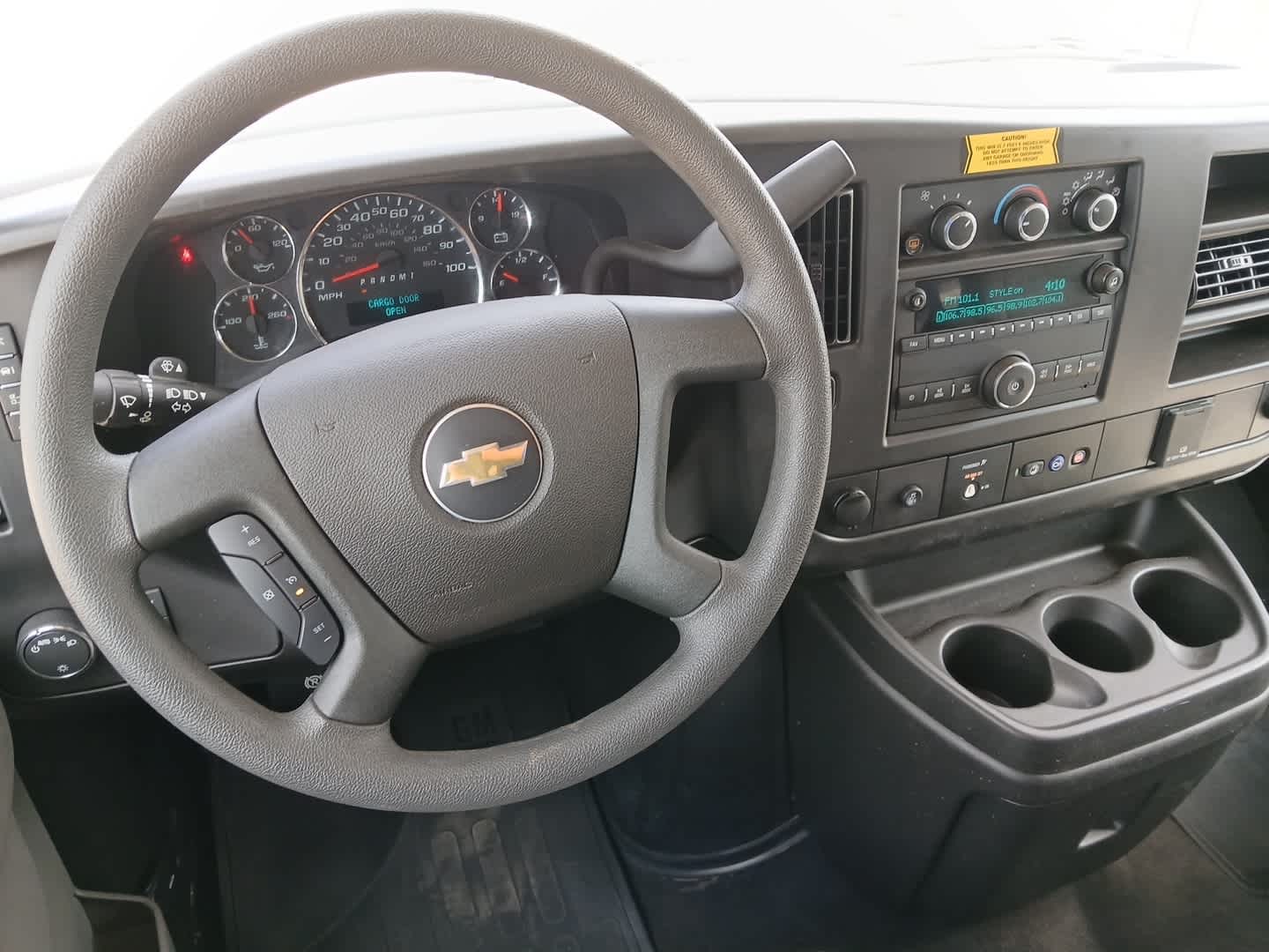 2025 Chevrolet Express Passenger 1LS