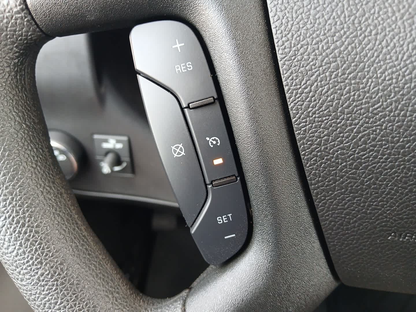 2025 Chevrolet Express Passenger 1LS